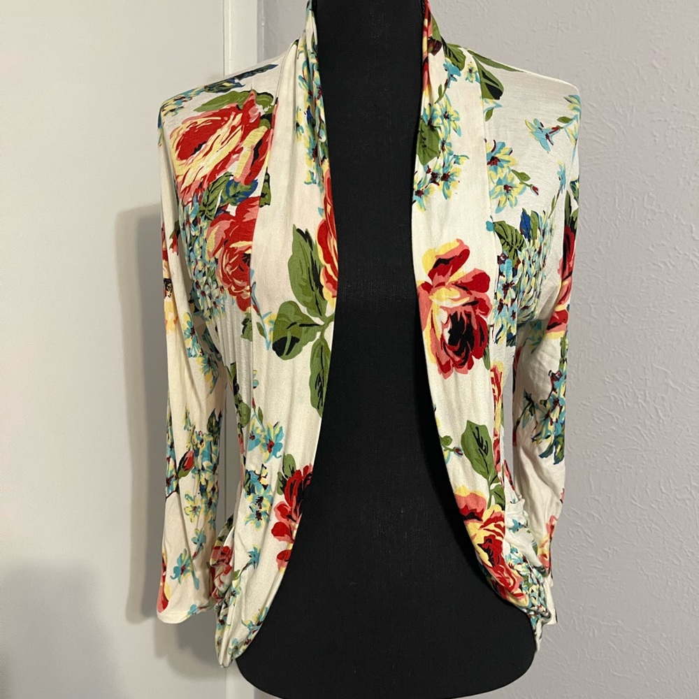 Floral Cardigan size medium
